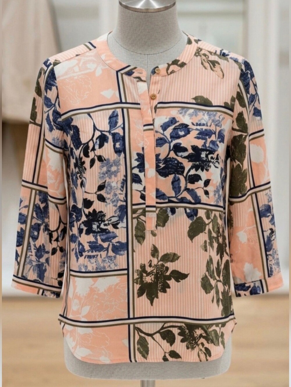 ❤️JM Collection Peach Floral  Blouse with Navy & Olive Accents Pit 21 L27